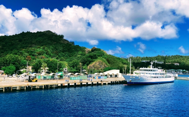 父島の港